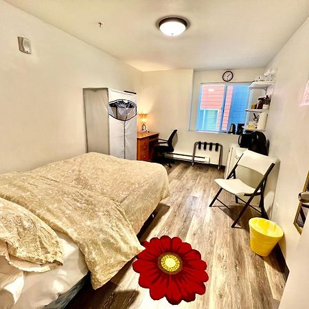 Micro Studio Apartment 10 Minutes Walk To University Of Washington Сиатъл Екстериор снимка