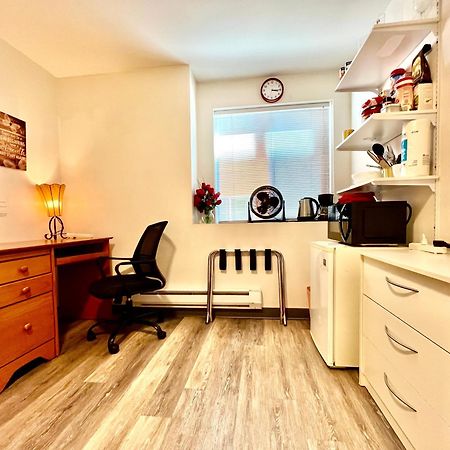 Micro Studio Apartment 10 Minutes Walk To University Of Washington Сиатъл Екстериор снимка