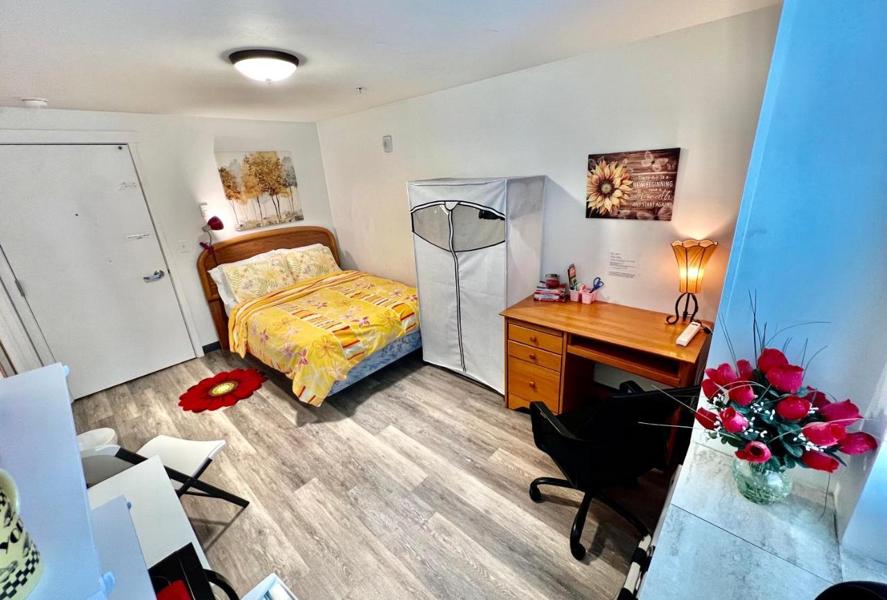 Micro Studio Apartment 10 Minutes Walk To University Of Washington Сиатъл Екстериор снимка
