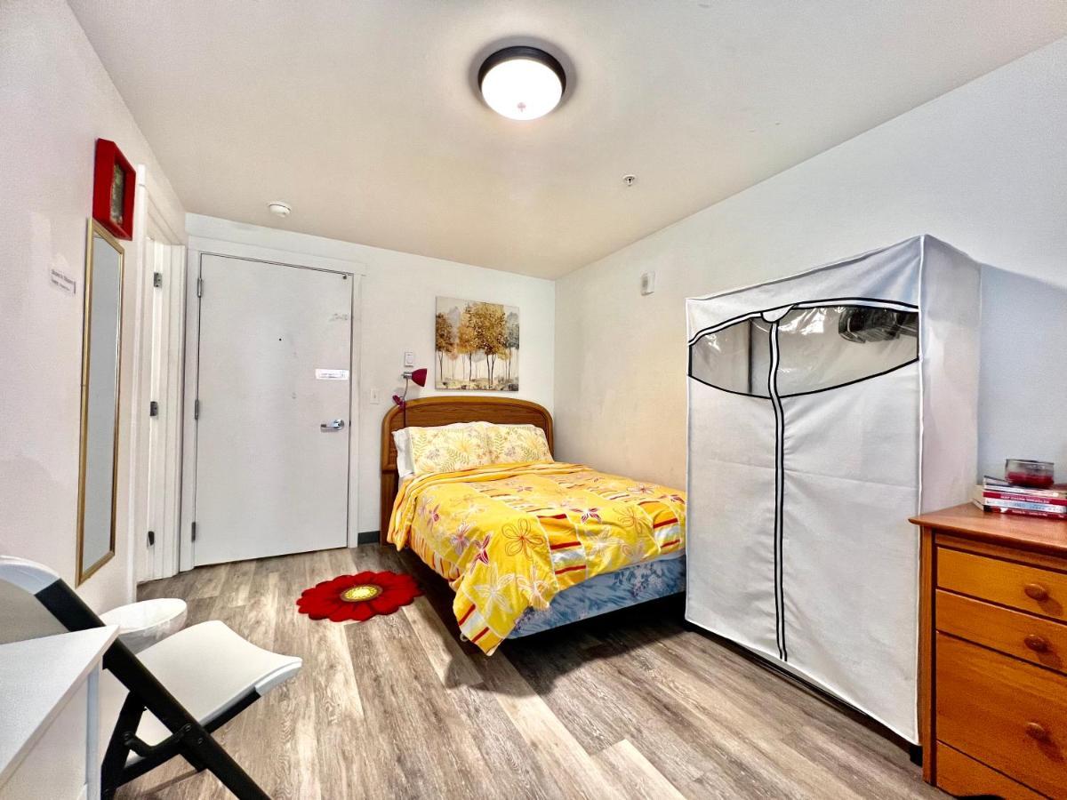 Micro Studio Apartment 10 Minutes Walk To University Of Washington Сиатъл Екстериор снимка