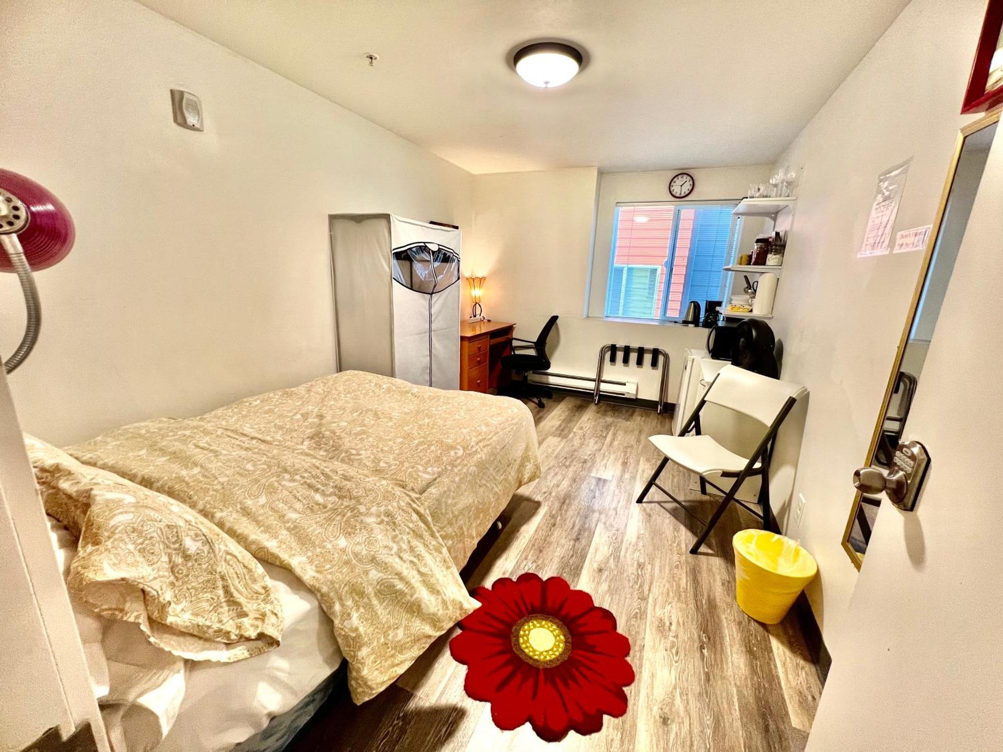 Micro Studio Apartment 10 Minutes Walk To University Of Washington Сиатъл Екстериор снимка