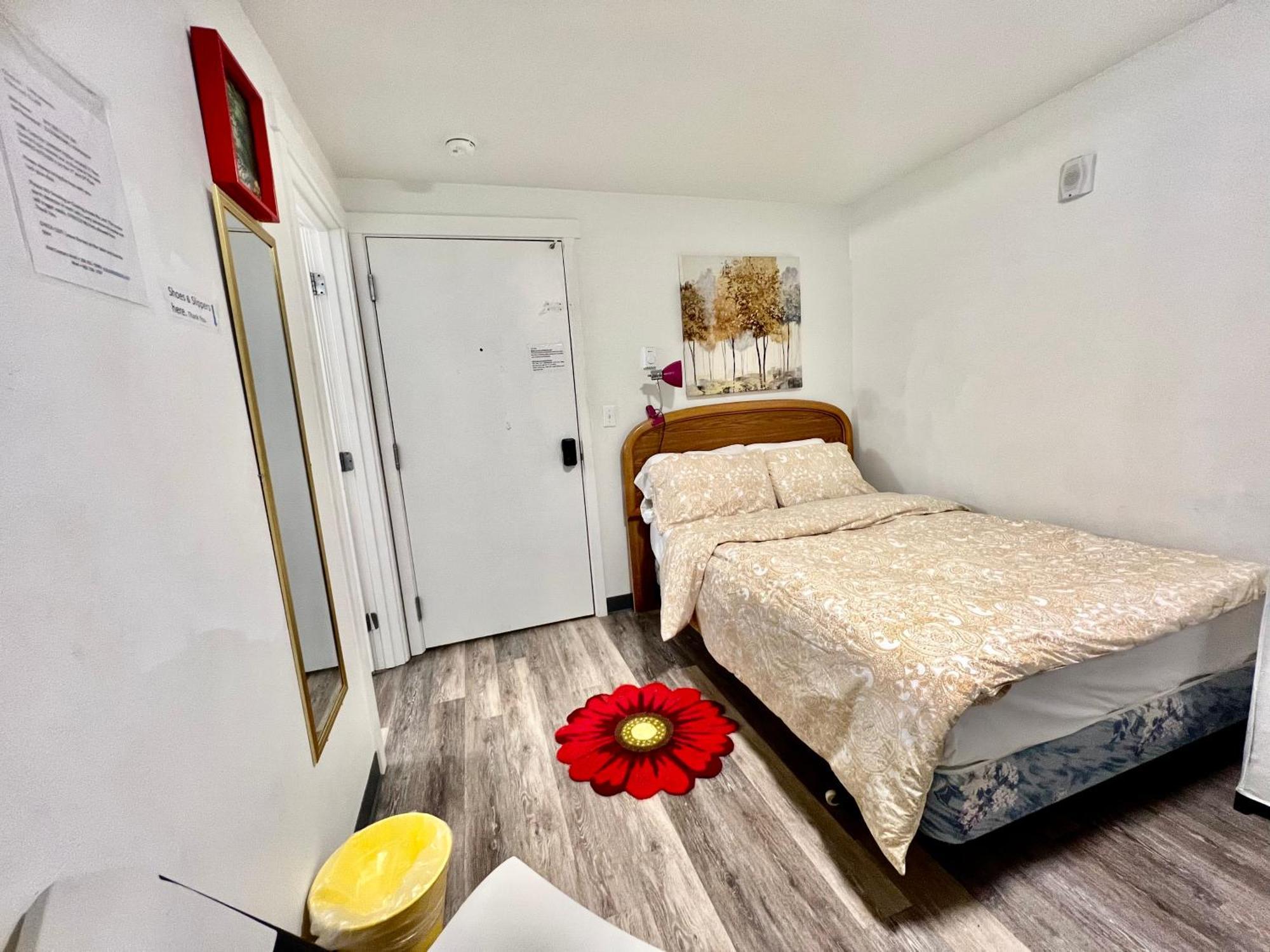 Micro Studio Apartment 10 Minutes Walk To University Of Washington Сиатъл Екстериор снимка